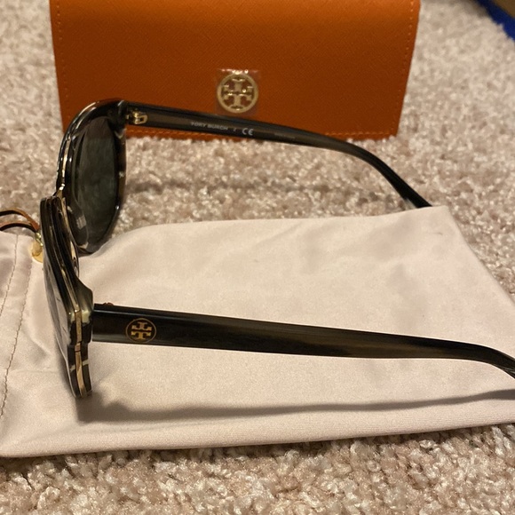 Tory Burch sunglasses - Picture 3 of 6